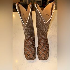 m9082 Women's 8 Moka Sabotage Patch Square Toe Western Boot by Macie Bean